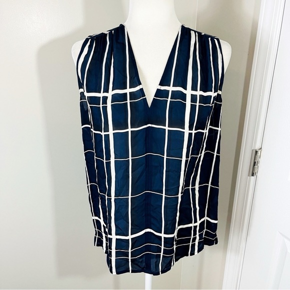 VINCE Navy Blue Lattice Print V-Neck Sleeveless 100% Silk Blouse - XS - Picture 2 of 9